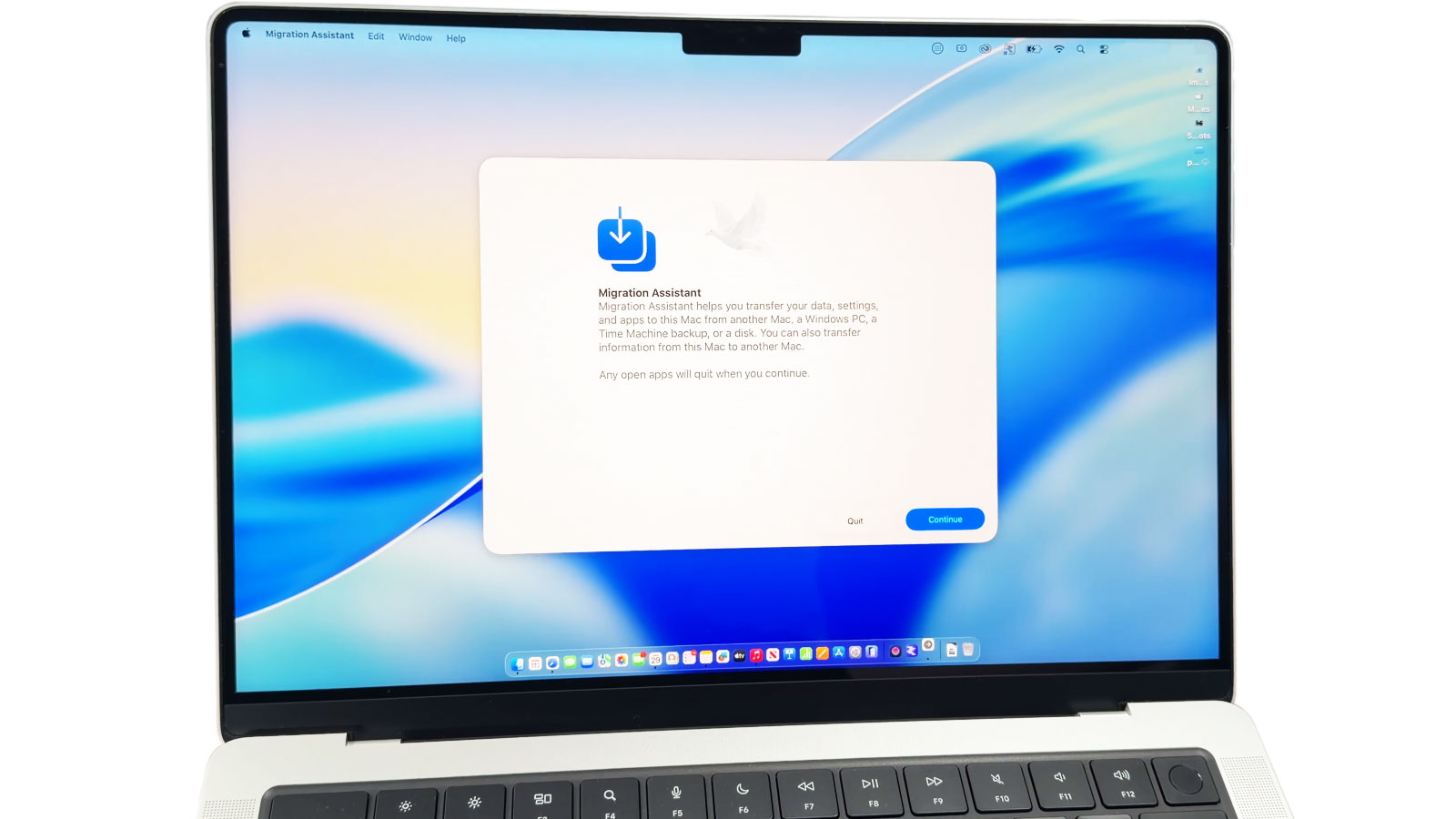 MacBook-Air-Migration-Assistant-Data-Transfer-Setup MacBook Air with Migration Assistant open and ready to continue a data transfer