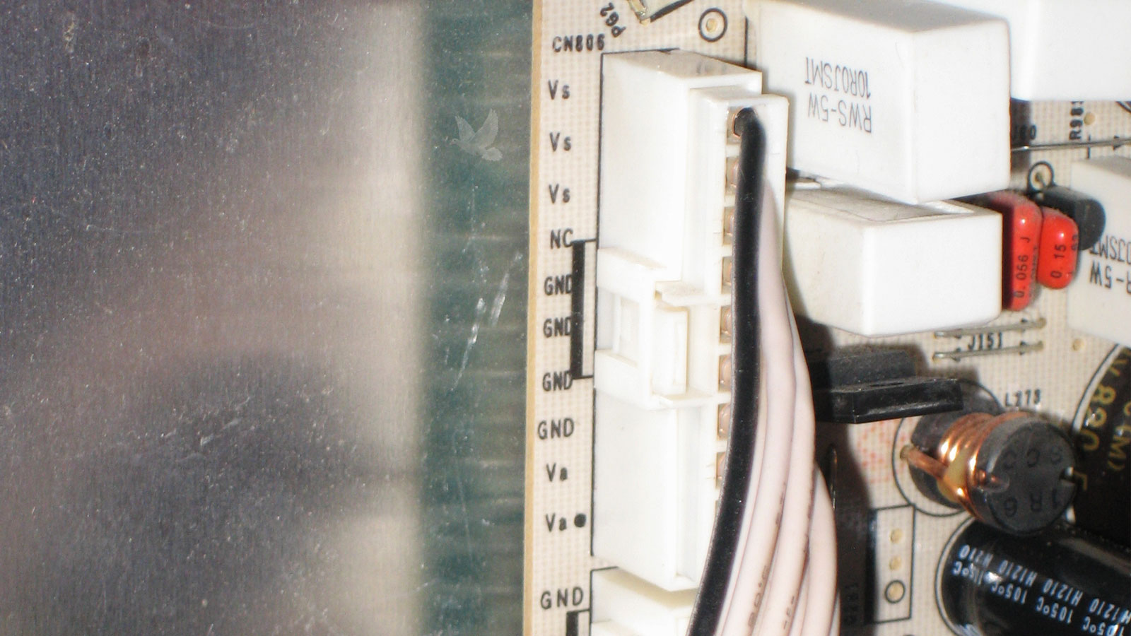 Damaged transistor beside CN806 connector and two RWS-5W ceramic resistors