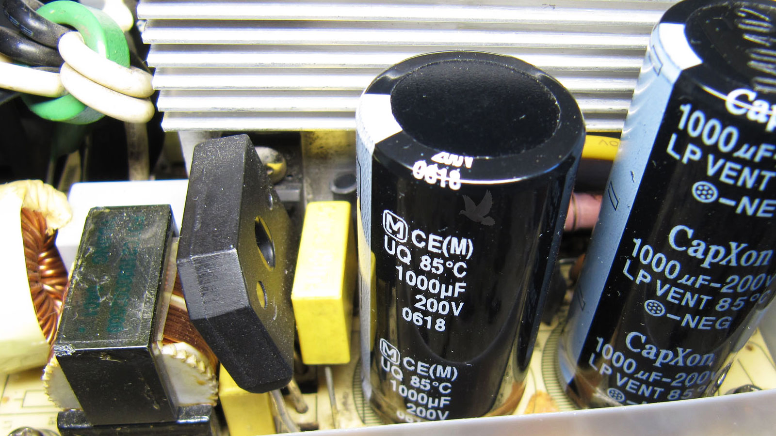 Two 1000uF 200V capacitors beside coils and bridge rectifier on power board