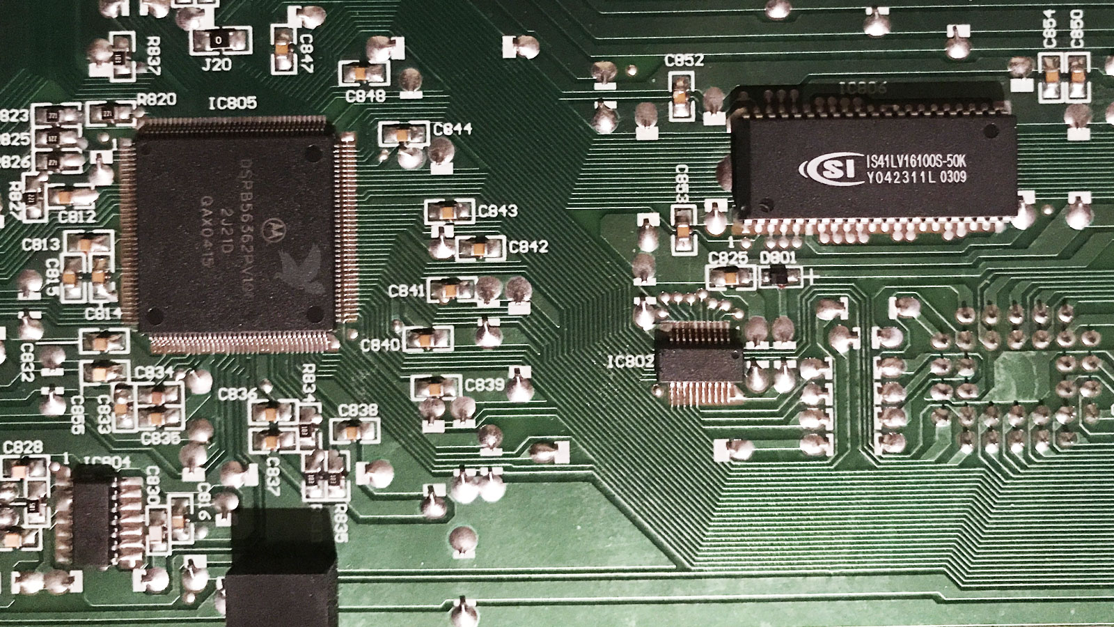 Circuit board showing capacitor C853 next to the IS41LV16100S-50K integrated circuit, where a shorted capacitor prevented the chip from functioning.