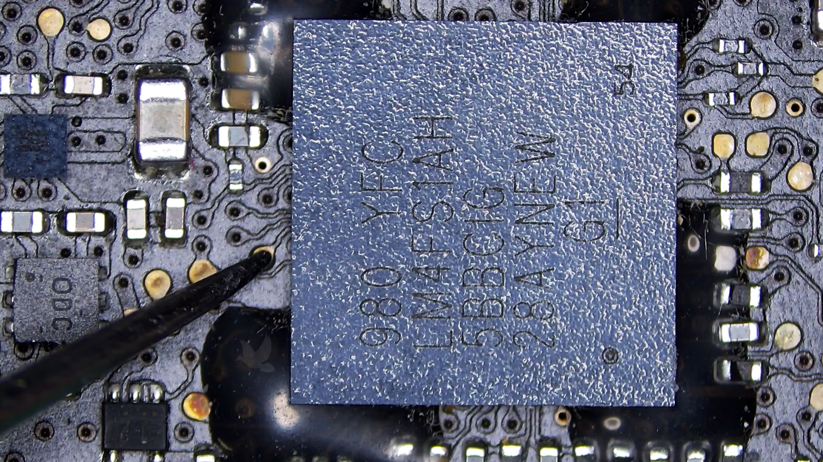 LM4FS1AH 980 YFC IC being tested at a pad with an abnormal connection to ground