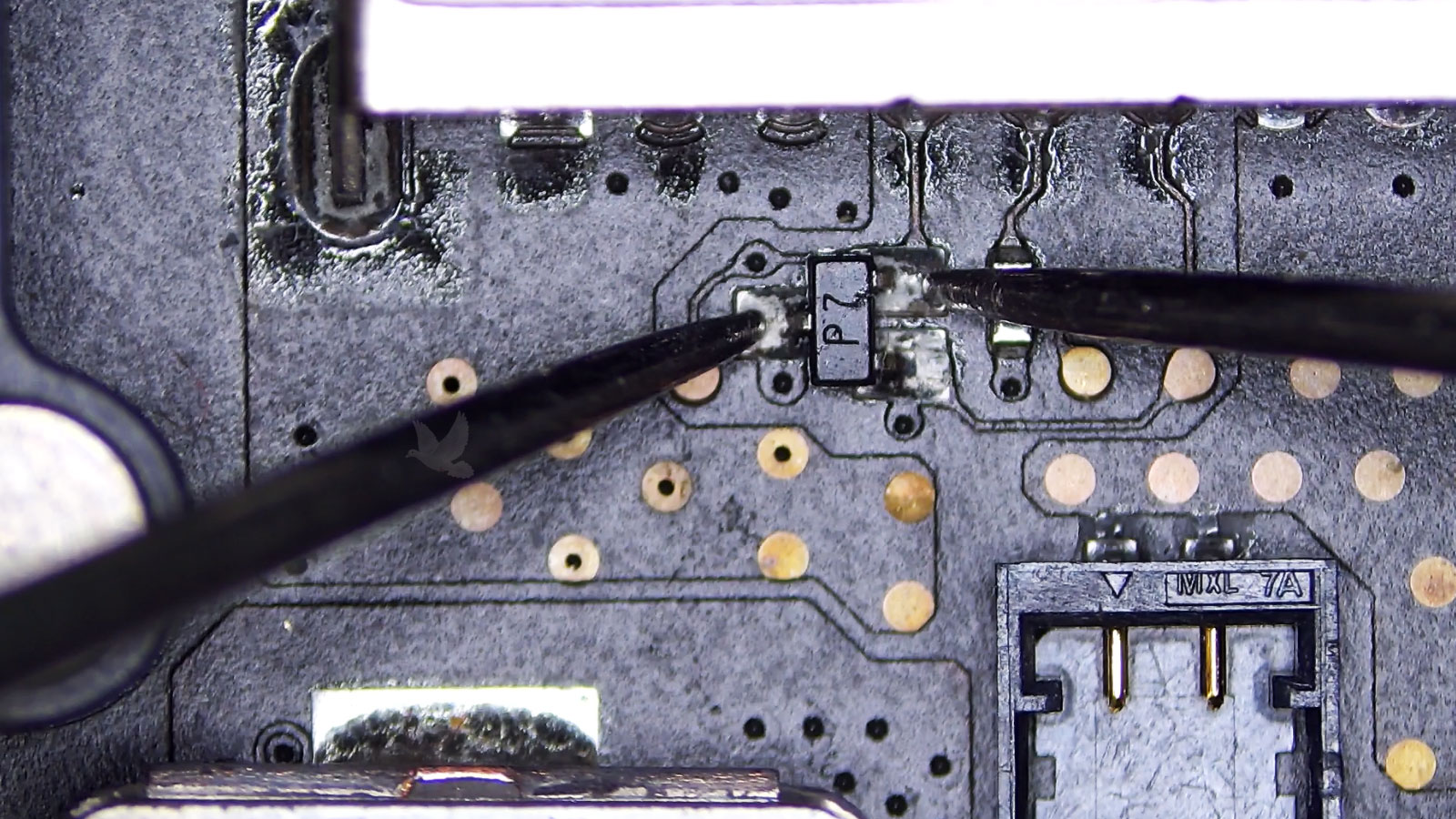 Measuring a P7 transistor behind a connector confirmed to be internally damaged